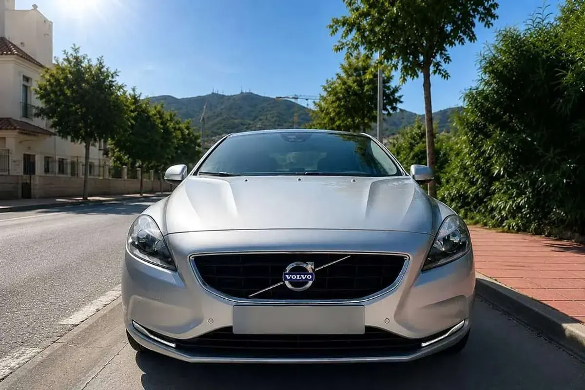 Usado Volvo V40 Momentum 150 CV (110 kW) 2015 Gris Utilitario