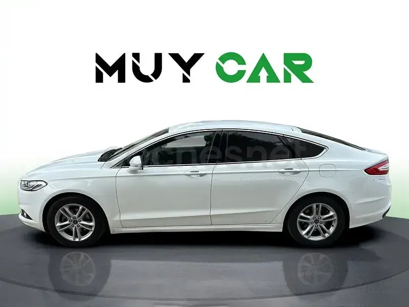 Usado Ford Mondeo Titanium 240 CV (176 kW) 2018 Blanco Berlina