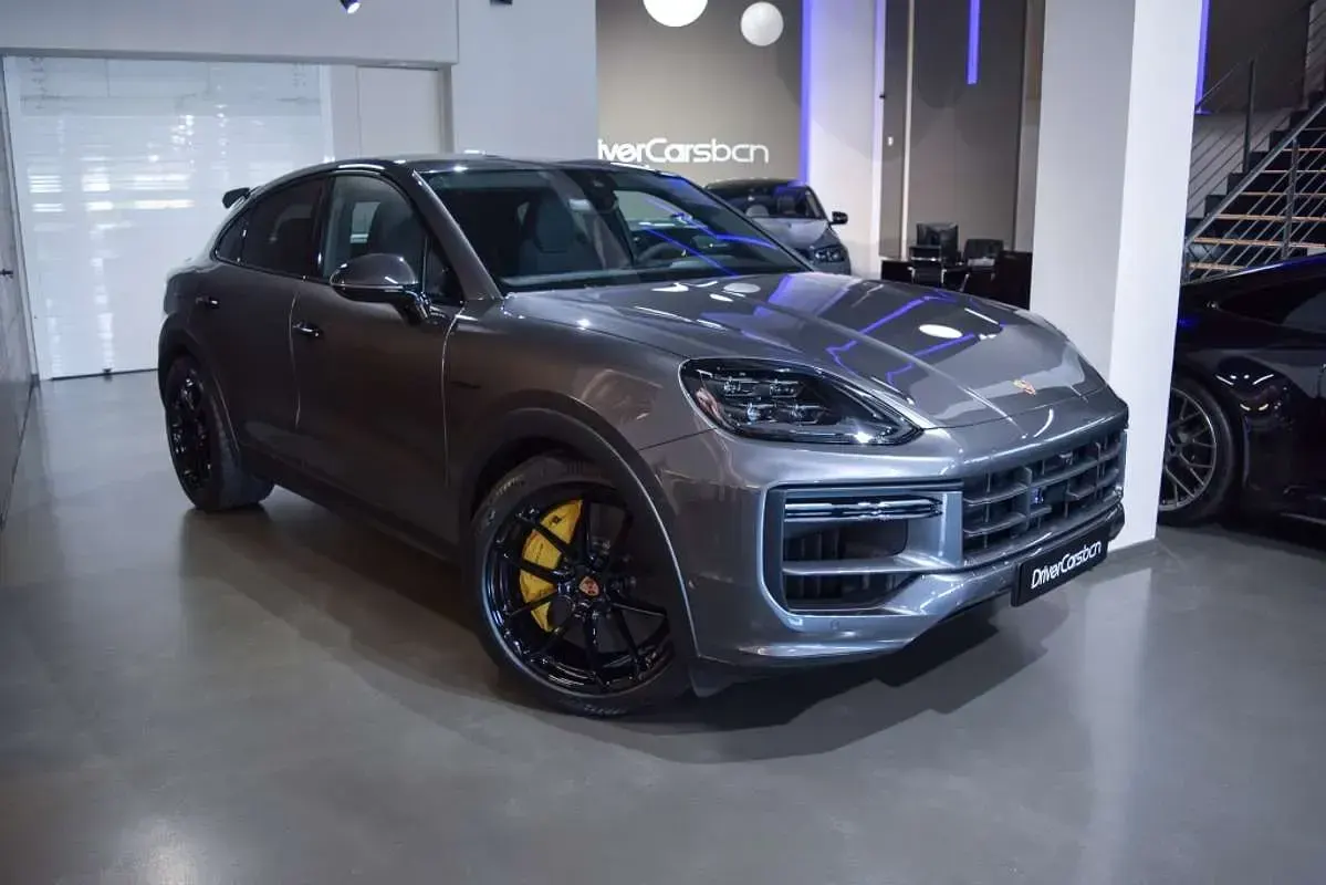 Nuevo Porsche Cayenne Turbo E-Hybrid 740 CV (544 kW) 2026 Gris SUV
