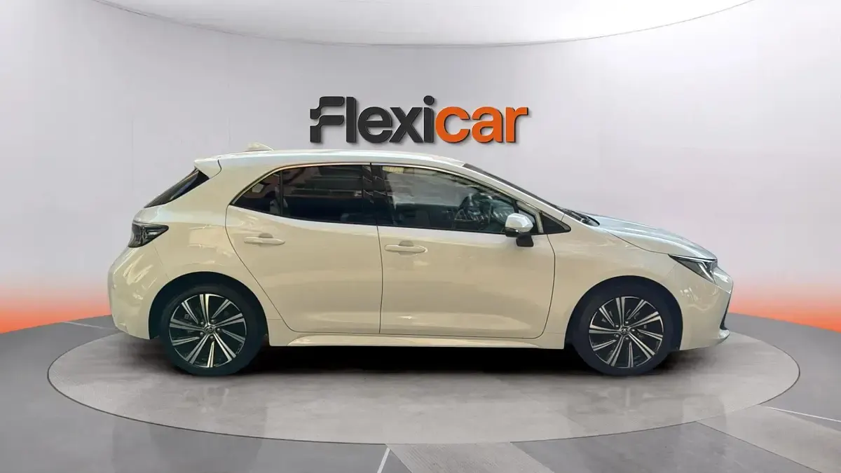 Usado Toyota Corolla Style 122 CV (89 kW) 2022 Blanco Berlina