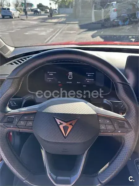 Usado Cupra Leon 190 CV (139 kW) 2023 Rojo Familiar