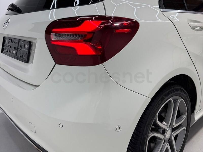 Usado Mercedes A180 AMG line 122 CV (89 kW) 2015 Blanco Berlina