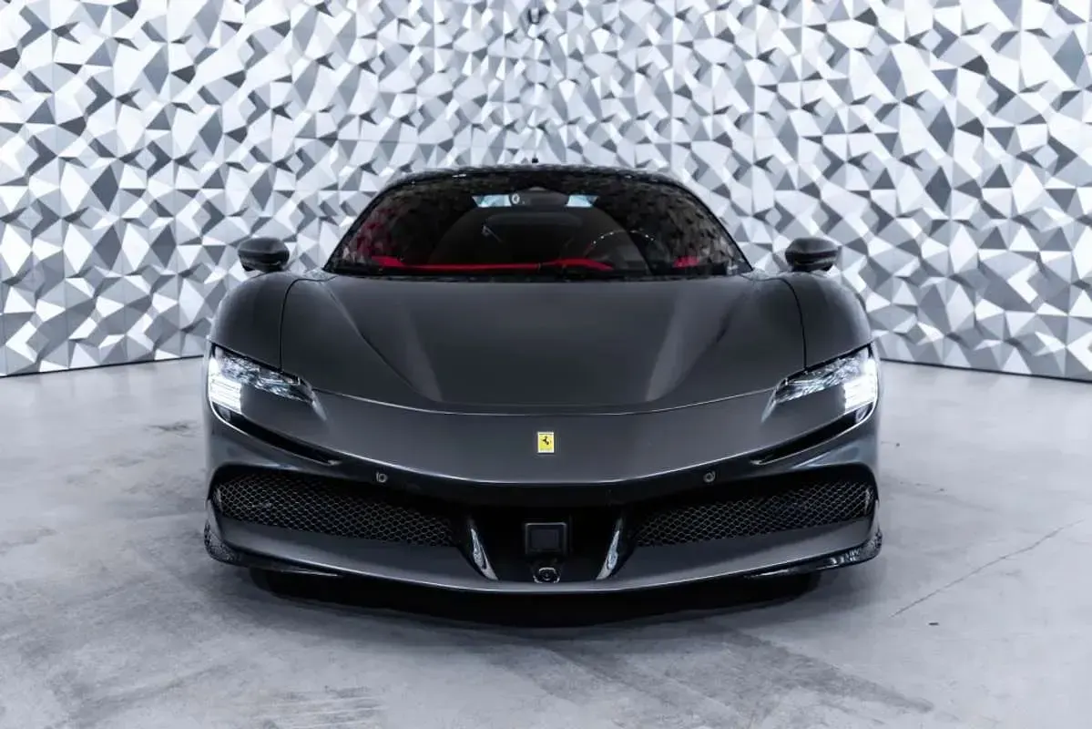 Usado Ferrari SF90 1001 CV (736 kW) 2023 Negro Coupe