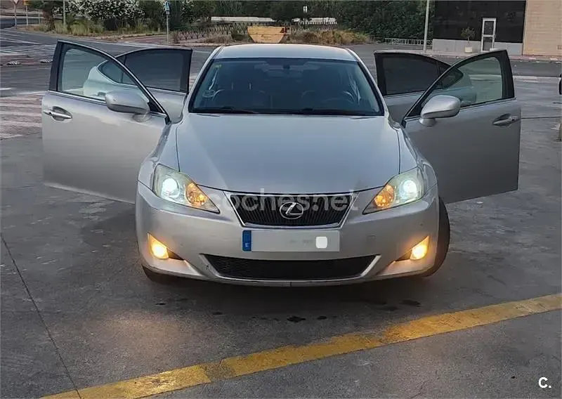 Usado Lexus IS220d 177 CV (130 kW) 2007 Beige Berlina