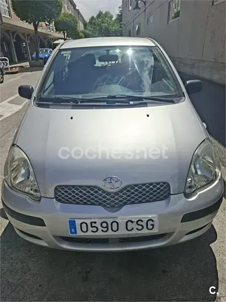 Usado Toyota Yaris T2 65 CV (47 kW) 2004 Gris / plata Berlina