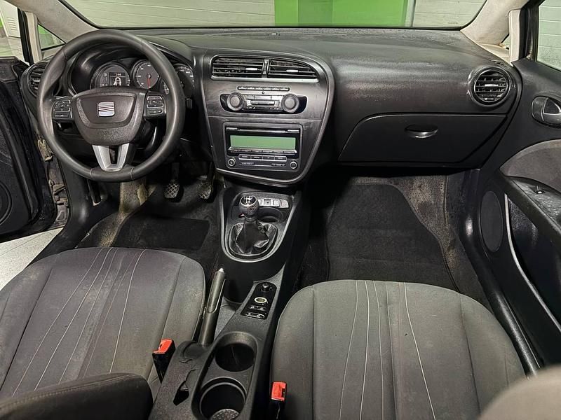 Usado Seat Leon Reference 90 CV (66 kW) 2012 Negro