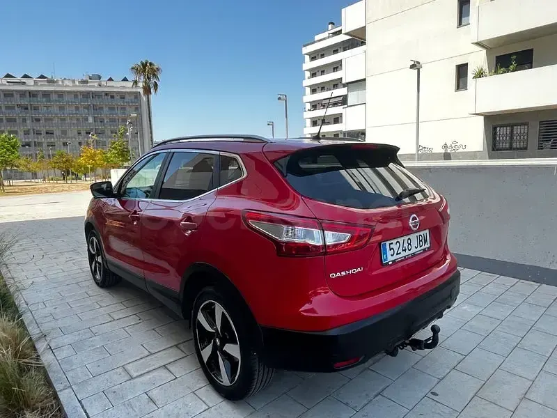 Usado Nissan Qashqai Tekna 110 CV (80 kW) 2015 Rojo SUV