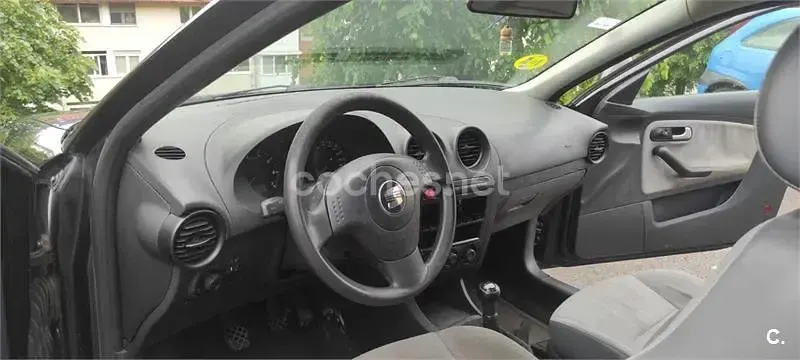 Usado Seat Ibiza Stella 75 CV (55 kW) 2002 Negro Utilitario