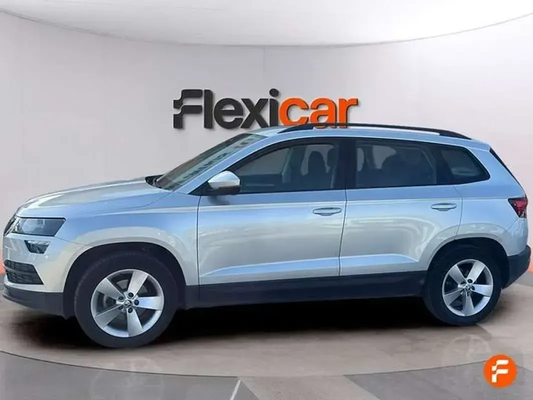 Usado Skoda Karoq Active 110 CV (80 kW) 2022 Gris SUV