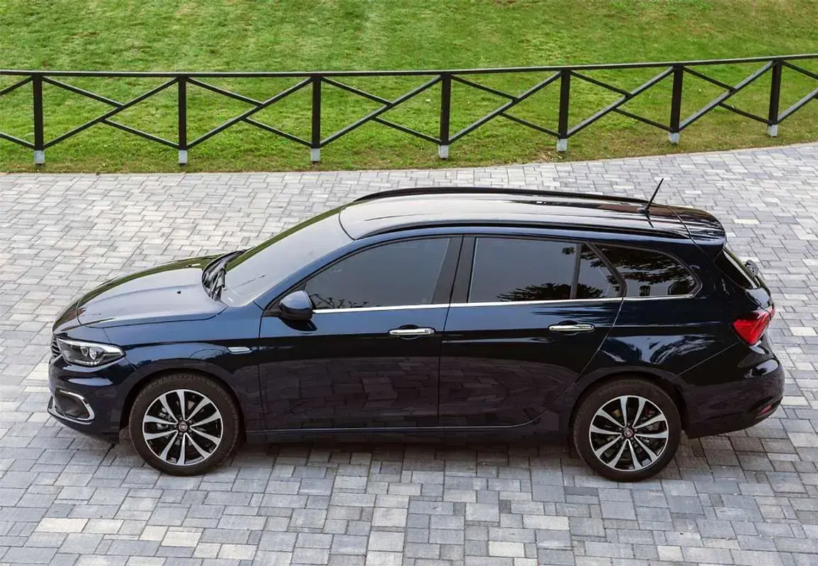 Usado Fiat Tipo Lounge 120 CV (88 kW) 2020 Azul Familiar