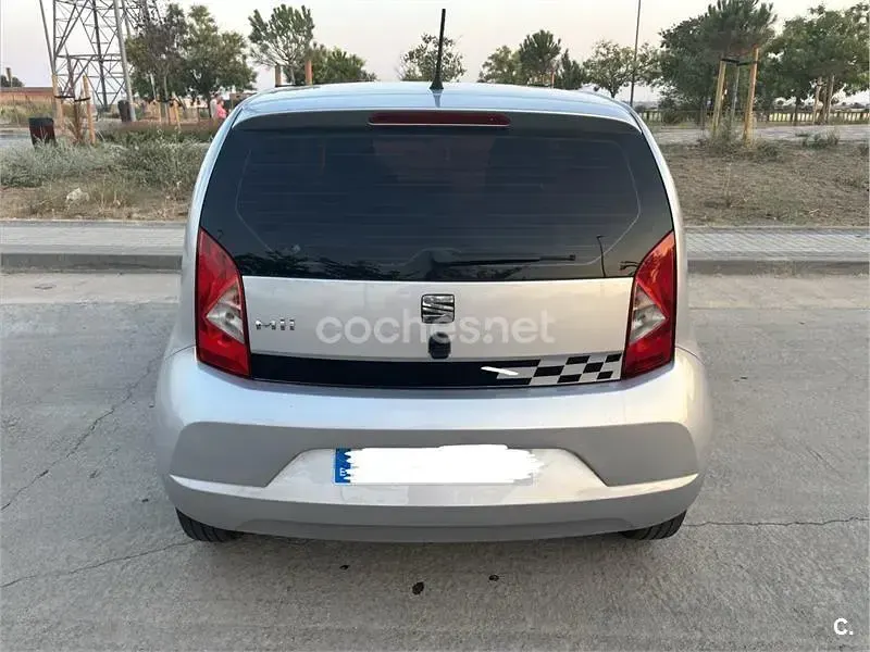Usado Seat Mii Reference 60 CV (44 kW) 2015 Gris / plata Utilitario