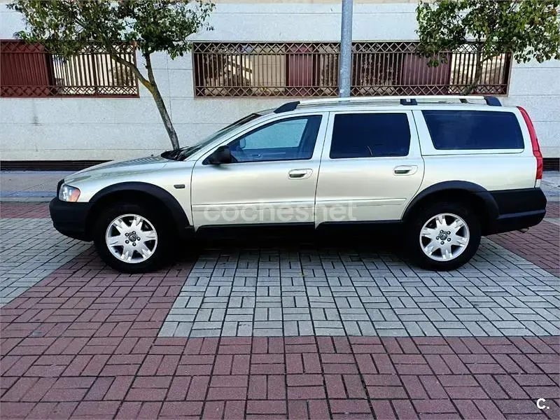 Usado Volvo XC70 Summum 185 CV (136 kW) 2007 Beige Familiar