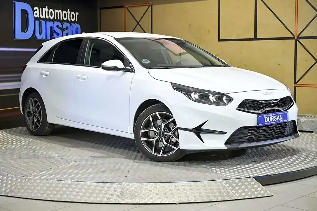 Usado Kia Ceed 100 CV (73 kW) 2024 Blanco Utilitario