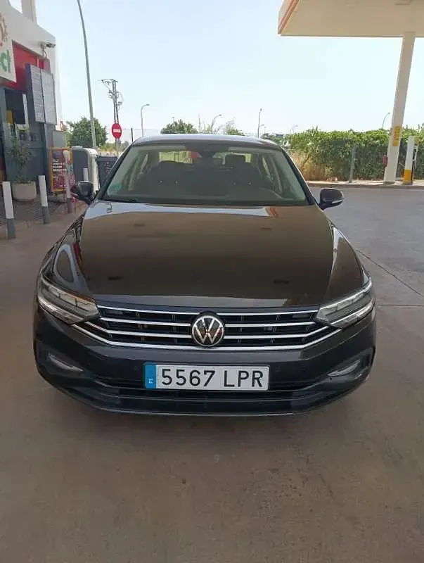 Usado VW Passat Executive 150 CV (110 kW) 2021 Negro Berlina