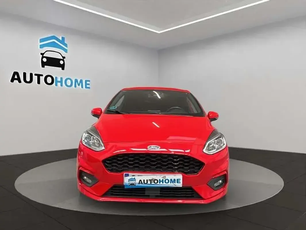 Usado Ford Fiesta Trend+ 101 CV (74 kW) 2018 Rojo Utilitario