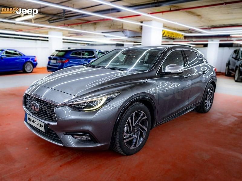 Usado Infiniti Q30 Premium 170 CV (125 kW) 2016 Gris / plata Berlina