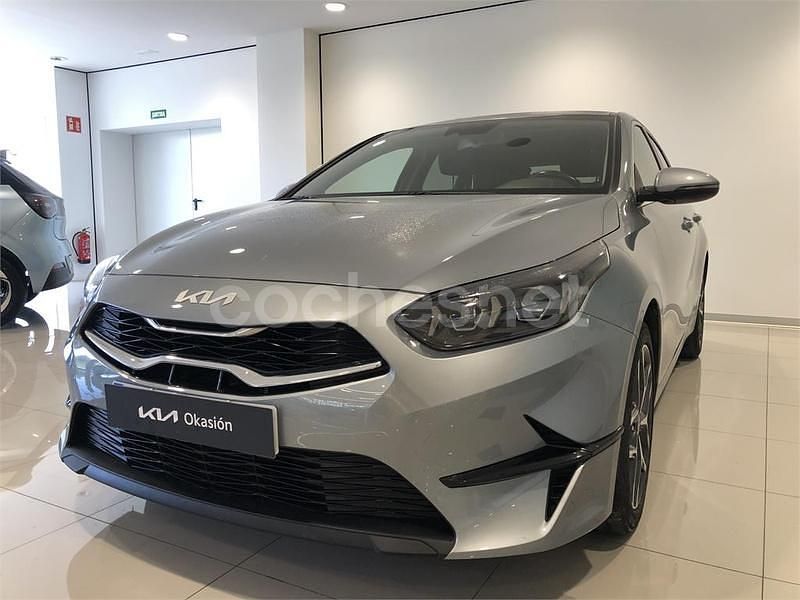 Gris / plata Usado 2022 Kia Ceed Utilitario | 17.984 € (Un poco caro) - Imagen 1/4