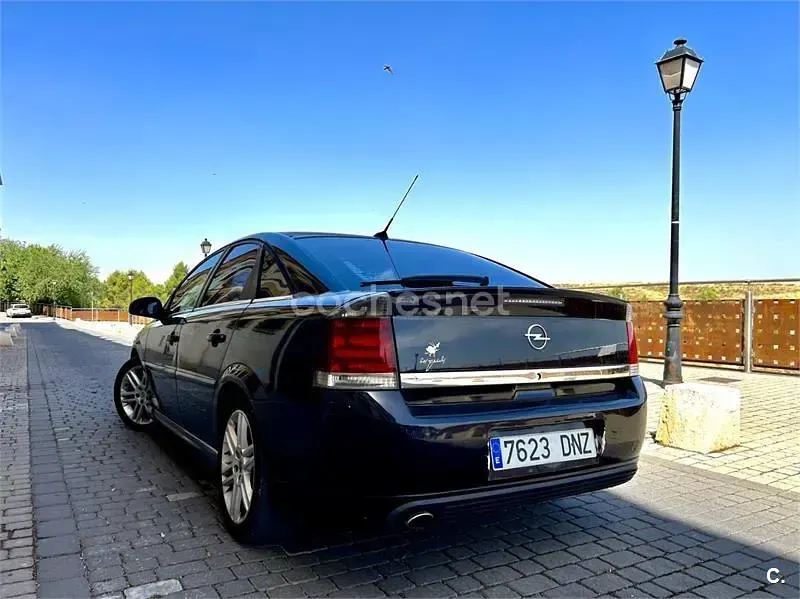 Usado Opel Vectra GTS 150 CV (110 kW) 2005 Negro Berlina