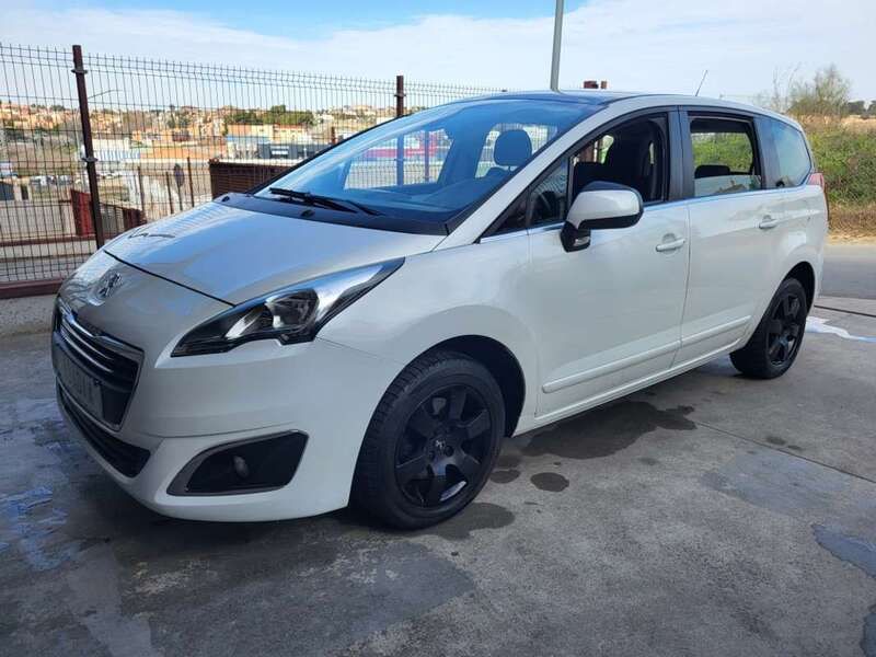 Blanco Usado 2016 Peugeot 5008 Style Monovolumen | 9999 € (Buen precio) - Imagen 1/4