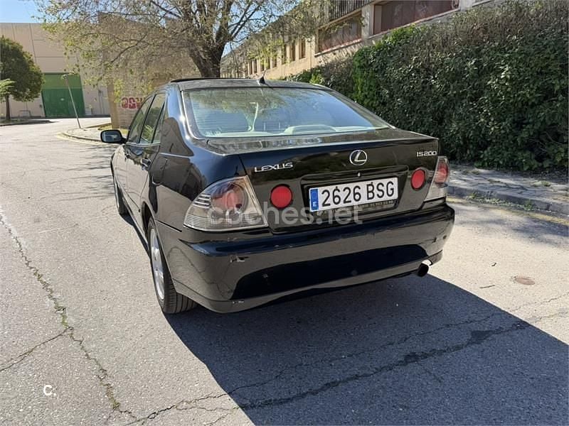 Usado Lexus IS200 155 CV (114 kW) 2002 Negro Berlina