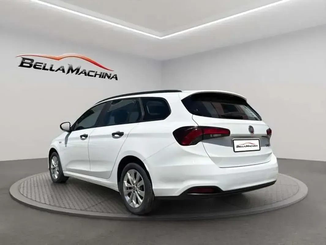 Usado Fiat Tipo Lounge 120 CV (88 kW) 2018 Blanco Familiar