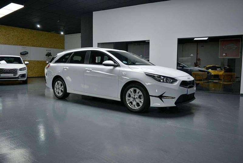 Usado Kia Ceed 120 CV (88 kW) 2023 Blanco Utilitario