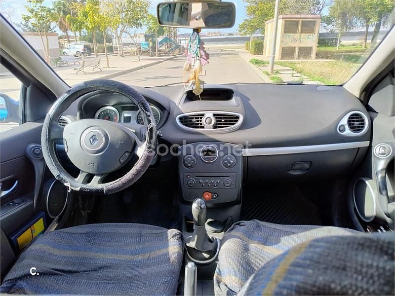 Usado Renault Clio II Dynamique 85 CV (62 kW) 2006 Azul Berlina