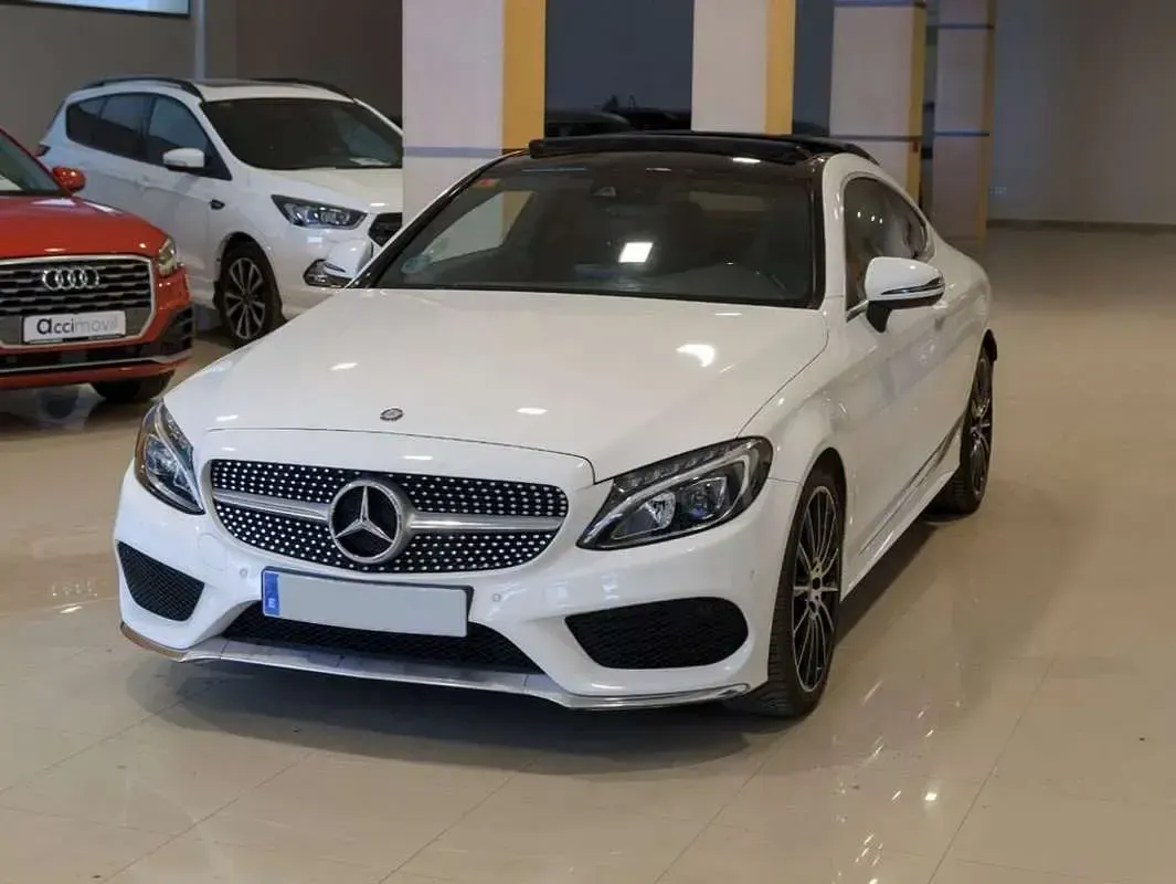Używany Mercedes C220 170 KM (125 kW) 2017 Biały Coupe