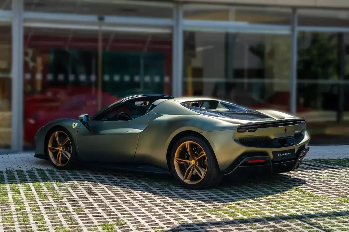 Nuevo Ferrari 296 830 CV (610 kW) 2025 Verde metalizado Descapotable