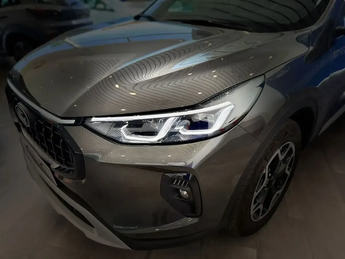 Usado Ford Kuga Active X 180 CV (132 kW) 2025 Gris / plata SUV