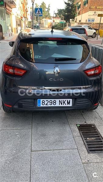 Usado Renault Clio IV Life 75 CV (55 kW) 2018 Gris / plata Berlina
