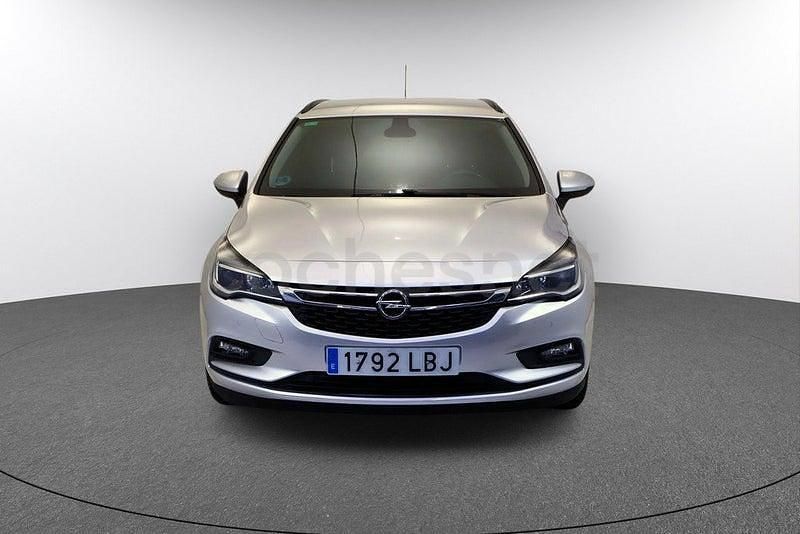 Usado Opel Astra Selective 110 CV (80 kW) 2019 Gris / plata Berlina