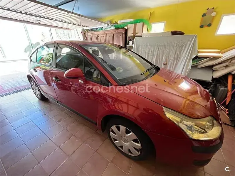 Usado Citroën C4 110 CV (80 kW) 2005 Rojo Berlina