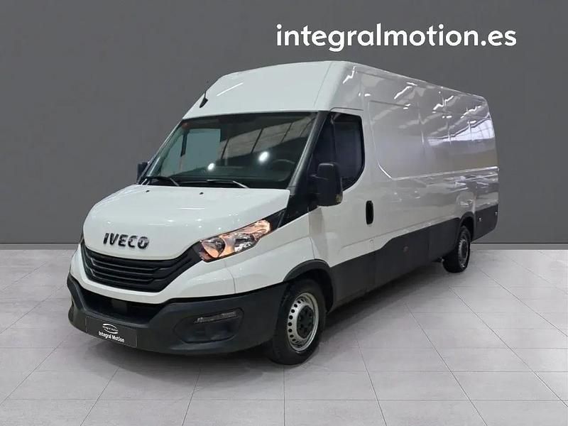 Usado Iveco Daily 156 CV (114 kW) 2023 Blanco Berlina