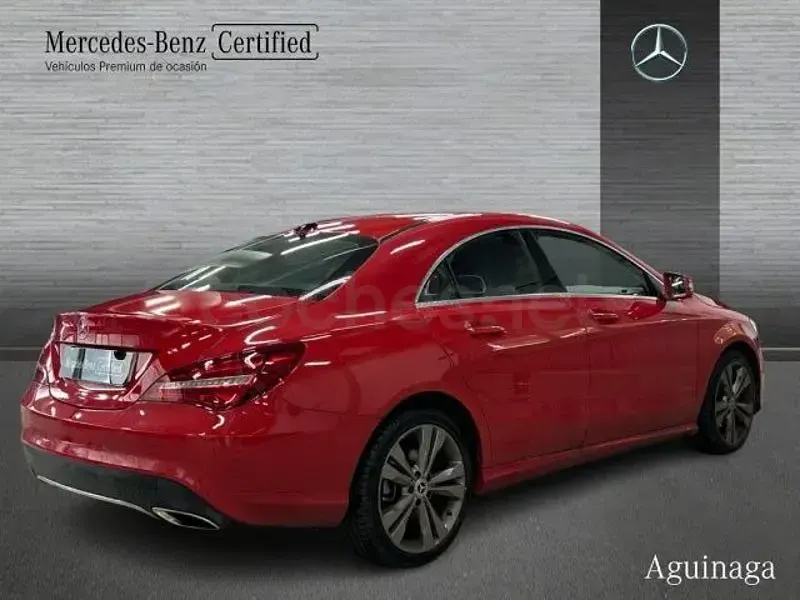 Usado Mercedes CLA180 122 CV (89 kW) 2017 Rojo Berlina