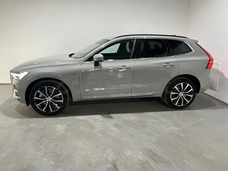 Usado Volvo XC60 Core 197 CV (144 kW) 2024 Gris / plata SUV