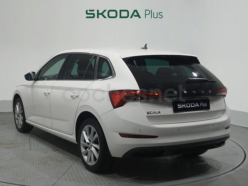 Usado Skoda Scala Ambition 150 CV (110 kW) 2022 Blanco Utilitario