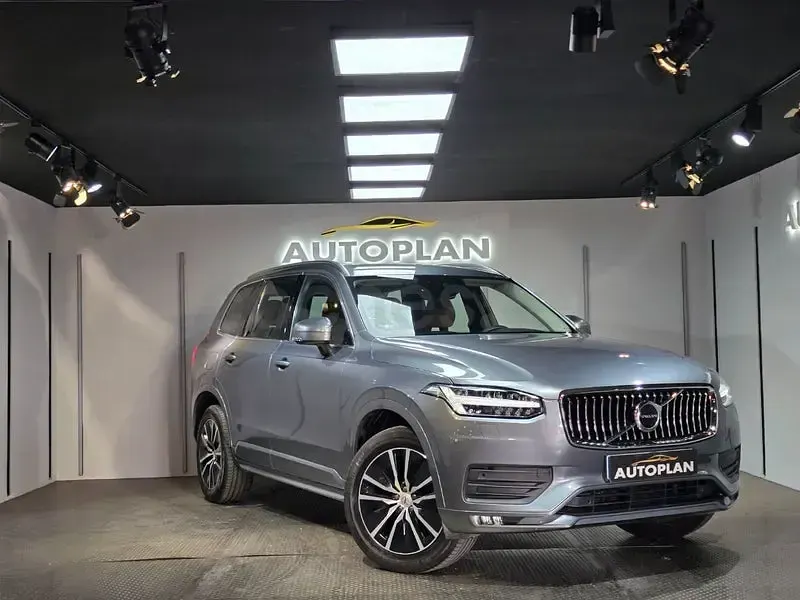 Usado Volvo XC90 Momentum 235 CV (172 kW) 2020 Gris / plata SUV