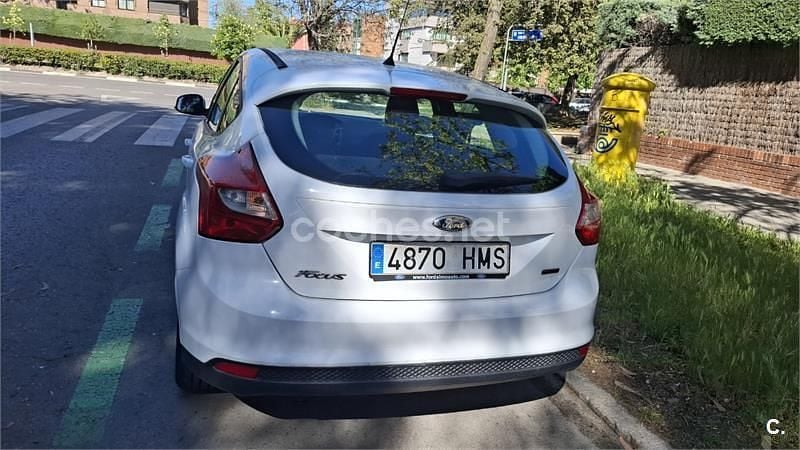 Usado Ford Focus Trend 100 CV (73 kW) 2012 Blanco Berlina