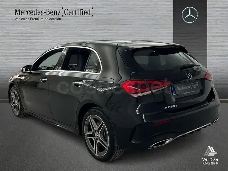 Usado Mercedes A250 218 CV (160 kW) 2022 Negro cosmos Berlina