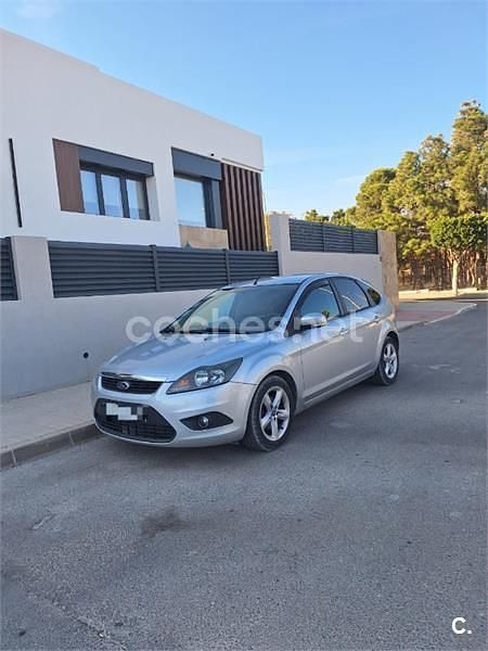 Gris / plata Usado 2011 Ford Focus Trend Berlina | 4300 € (Precio justo) - Imagen 1/4