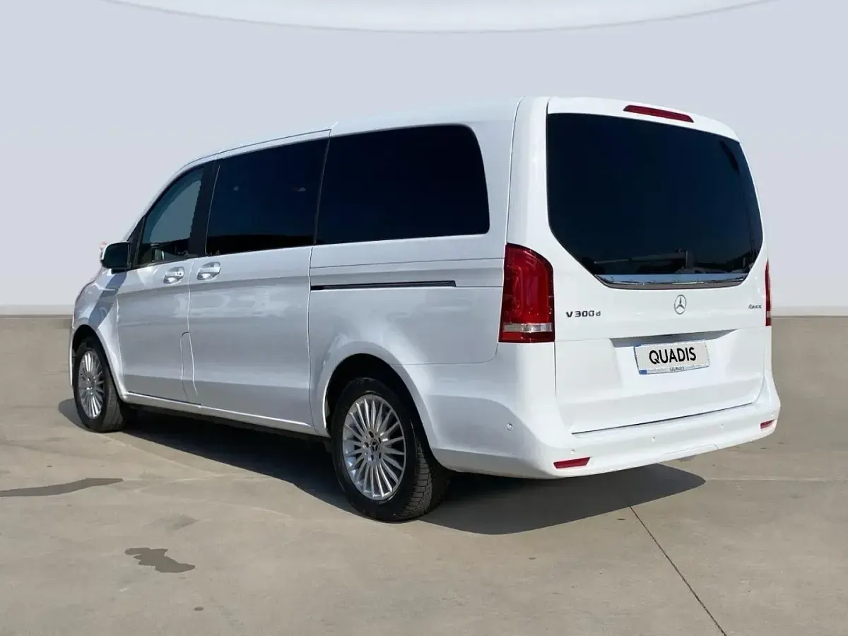 Usado Mercedes V300 Avantgarde 239 CV (175 kW) 2022 Blanco Monovolumen