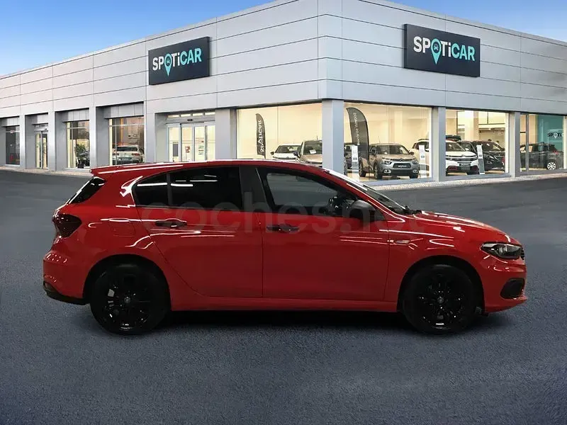 Używany Fiat Tipo Street 95 KM (69 kW) 2020 Czerwony Sedan/Limuzyna