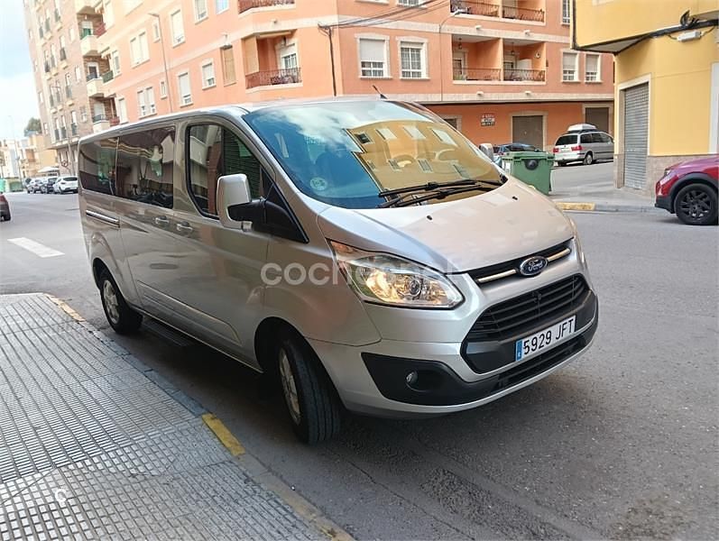 Usado Ford Tourneo Titanium 125 CV (91 kW) 2015 Gris / plata Monovolumen