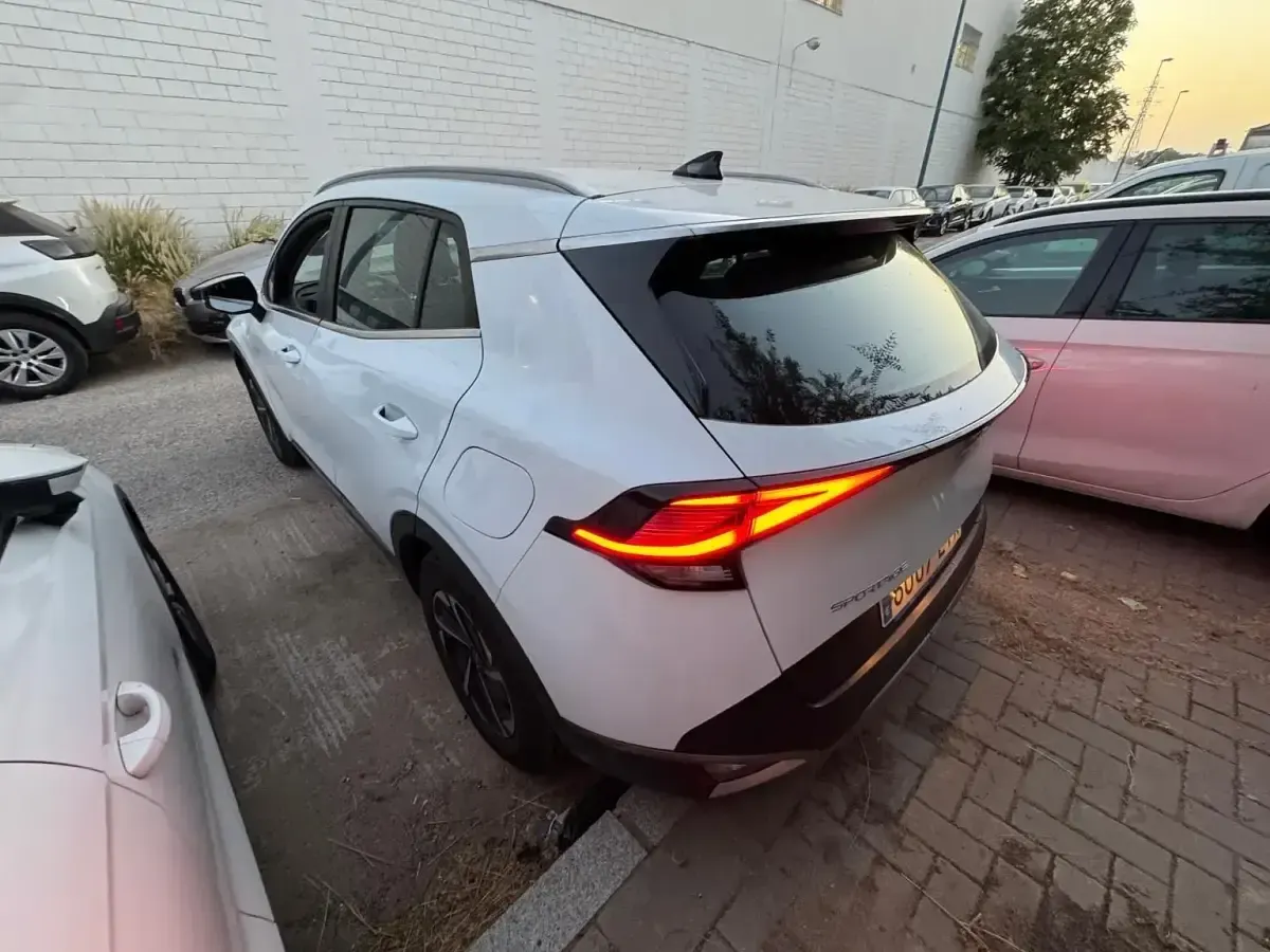 Usado Kia Sportage 136 CV (100 kW) 2022 Blanco SUV