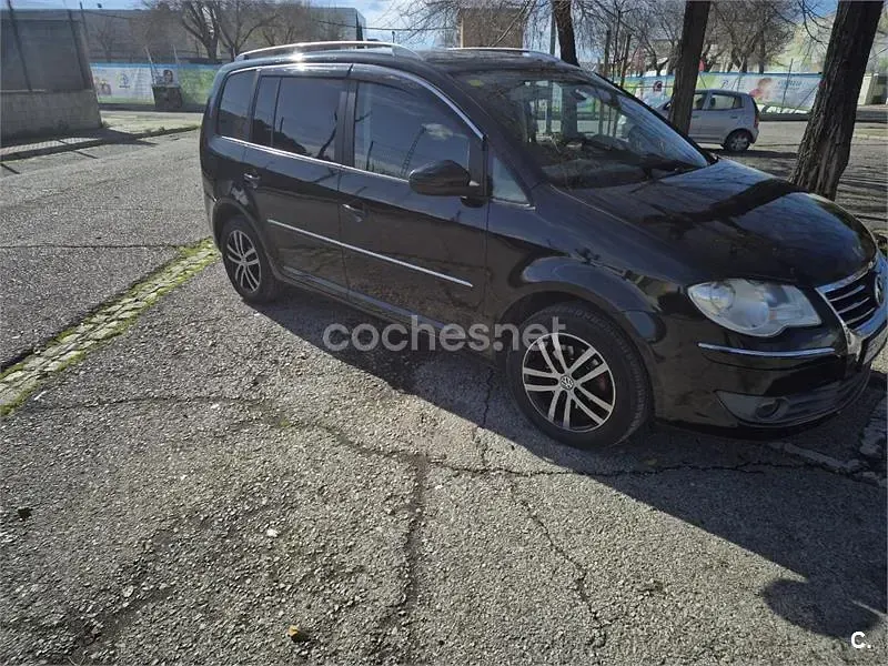 Usado VW Touran Highline 140 CV (102 kW) 2007 Negro Monovolumen
