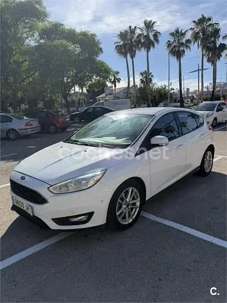 Usado Ford Focus Trend 125 CV (91 kW) 2016 Blanco Berlina