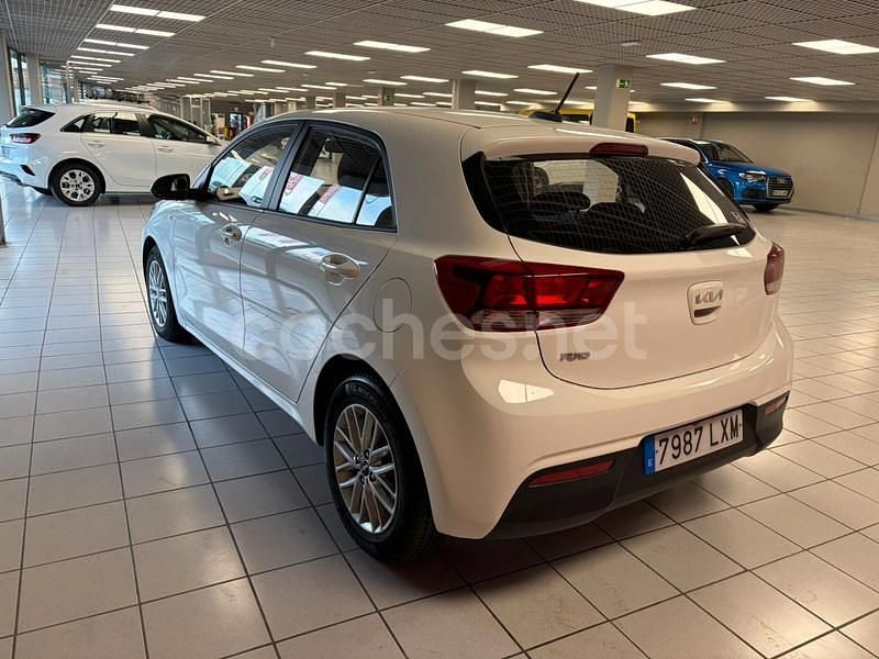 Usado Kia Rio 84 CV (61 kW) 2022 Blanco Berlina