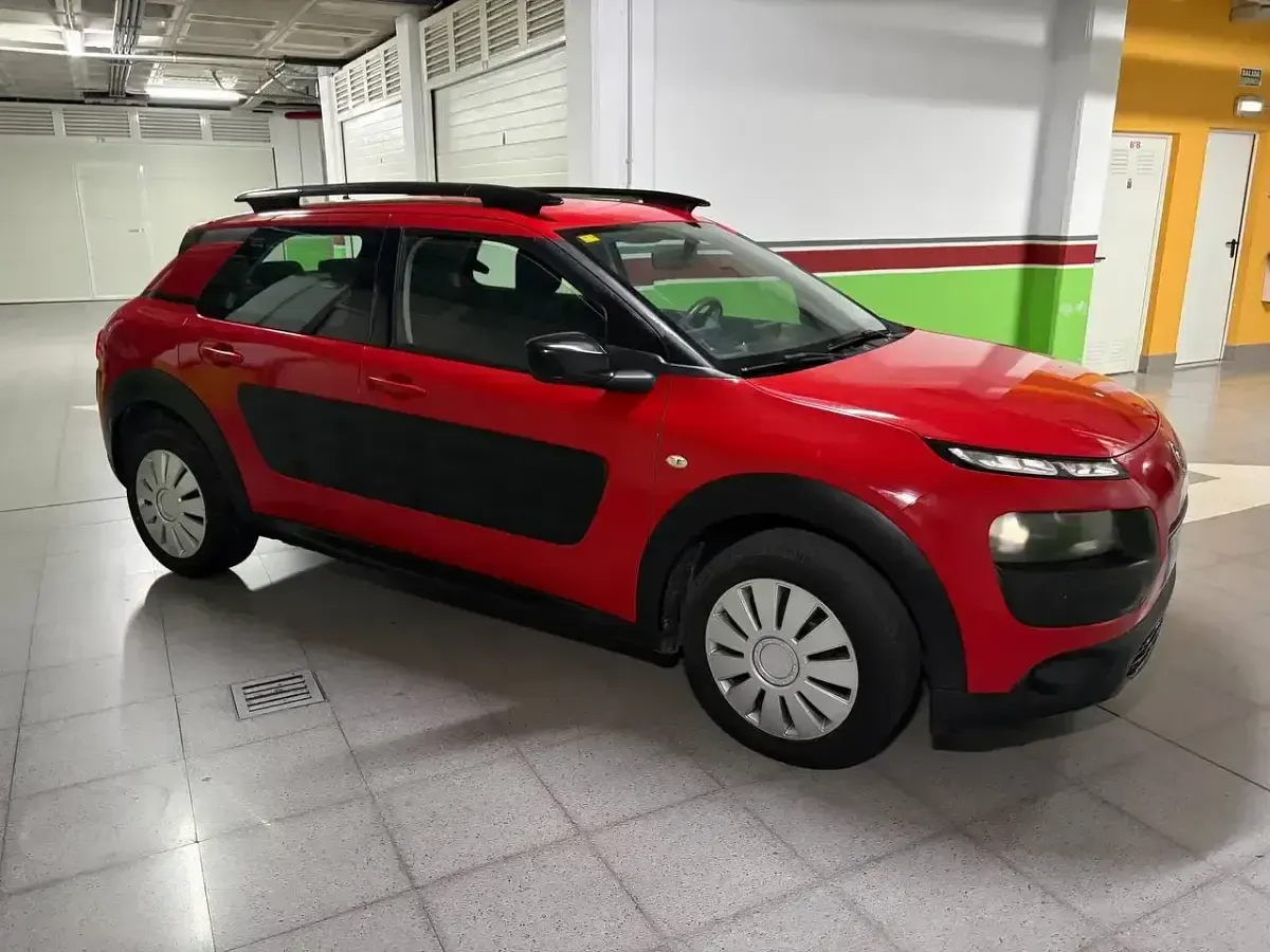 Usado Citroën C4 Cactus Live 82 CV (60 kW) 2016 Rojo Utilitario