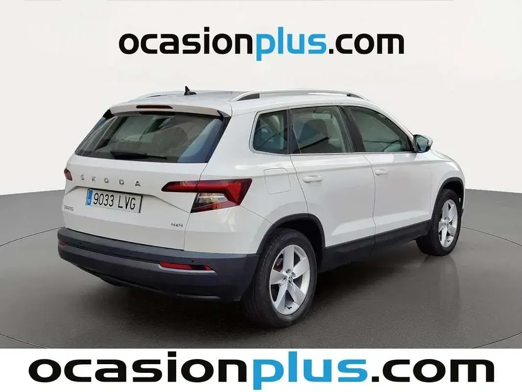 Usado Skoda Karoq Ambition 150 CV (110 kW) 2021 Blanco SUV